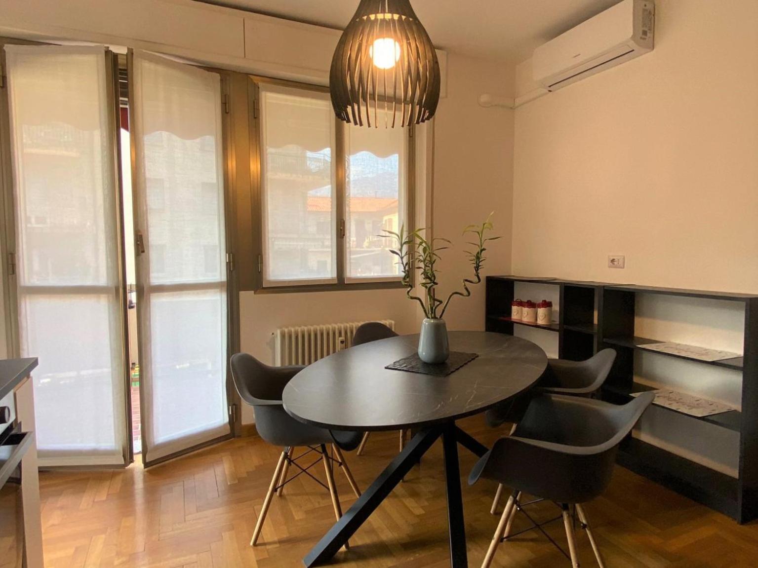 The Little Duck - Modern Apartment With Balcony Como Eksteriør billede