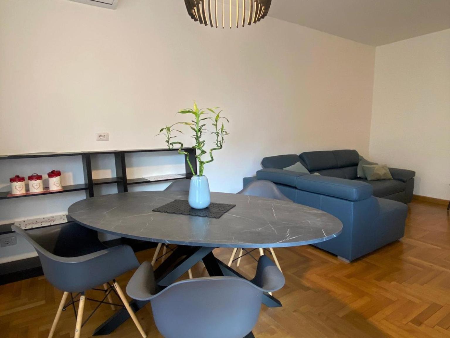 The Little Duck - Modern Apartment With Balcony Como Eksteriør billede