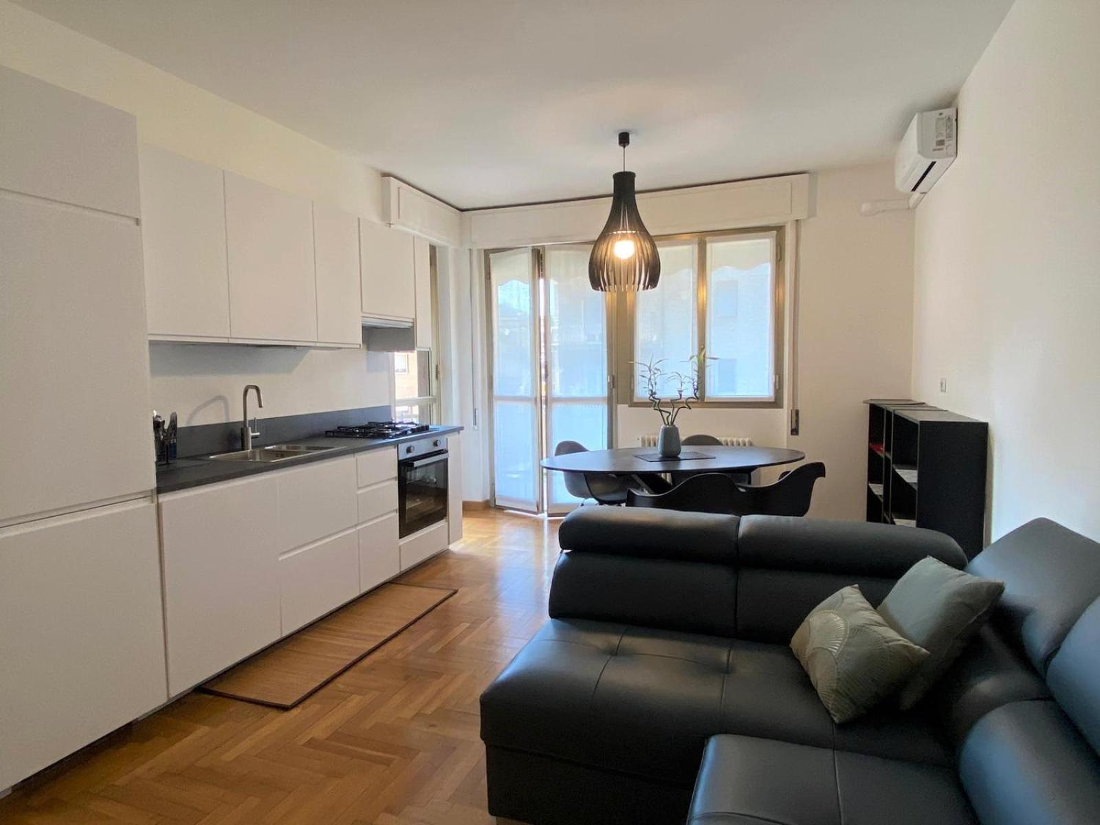 The Little Duck - Modern Apartment With Balcony Como Eksteriør billede