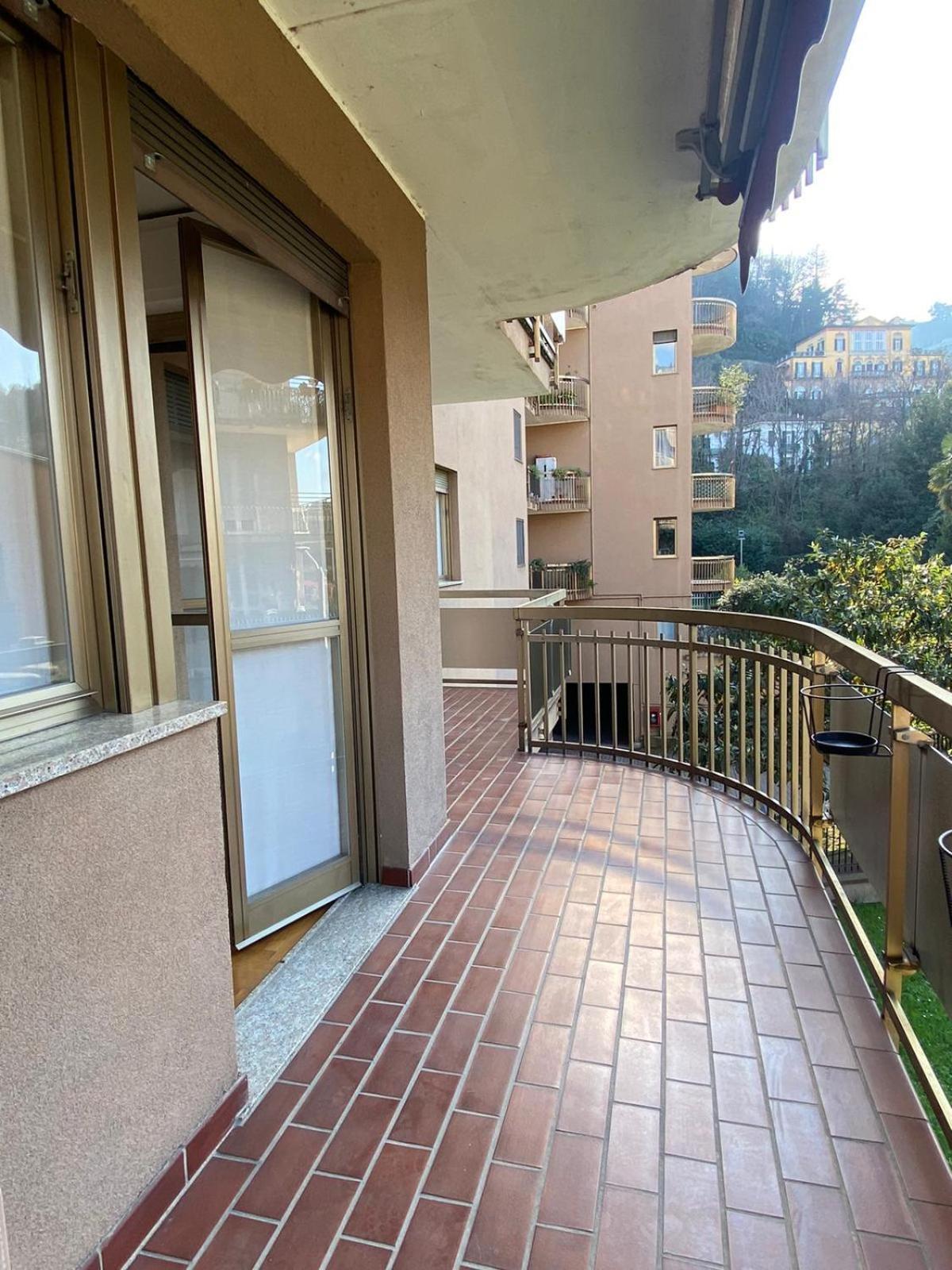 The Little Duck - Modern Apartment With Balcony Como Eksteriør billede
